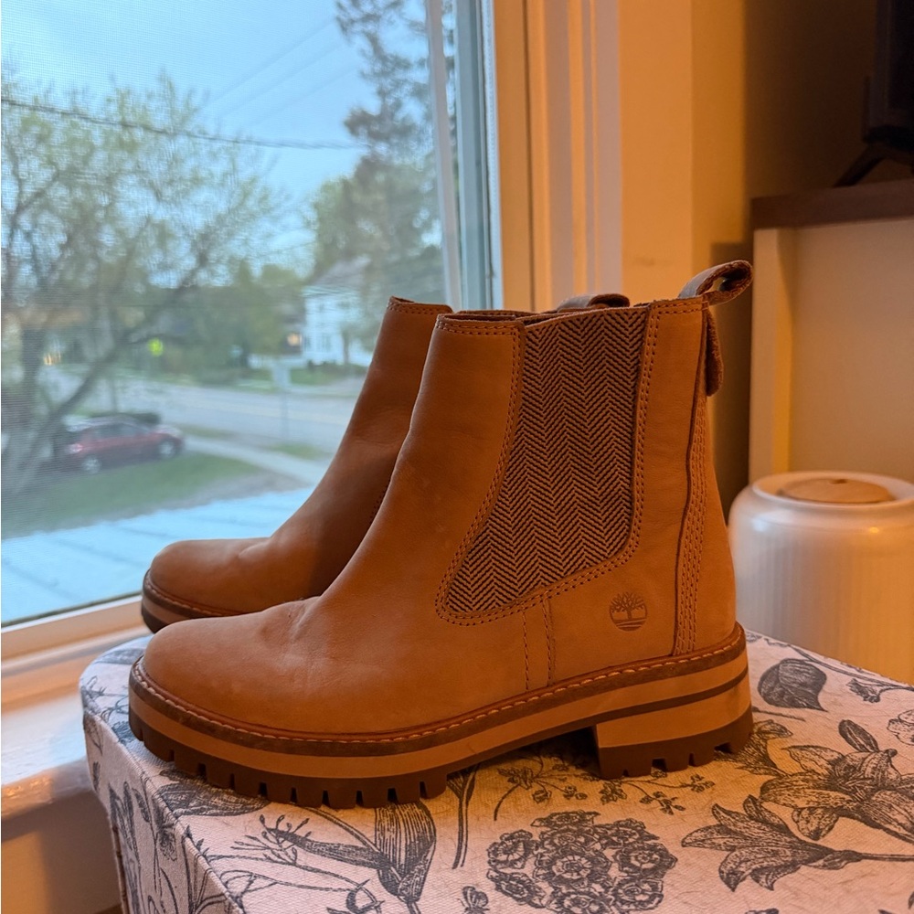 Timberland Tan Chelsea Lug Boots